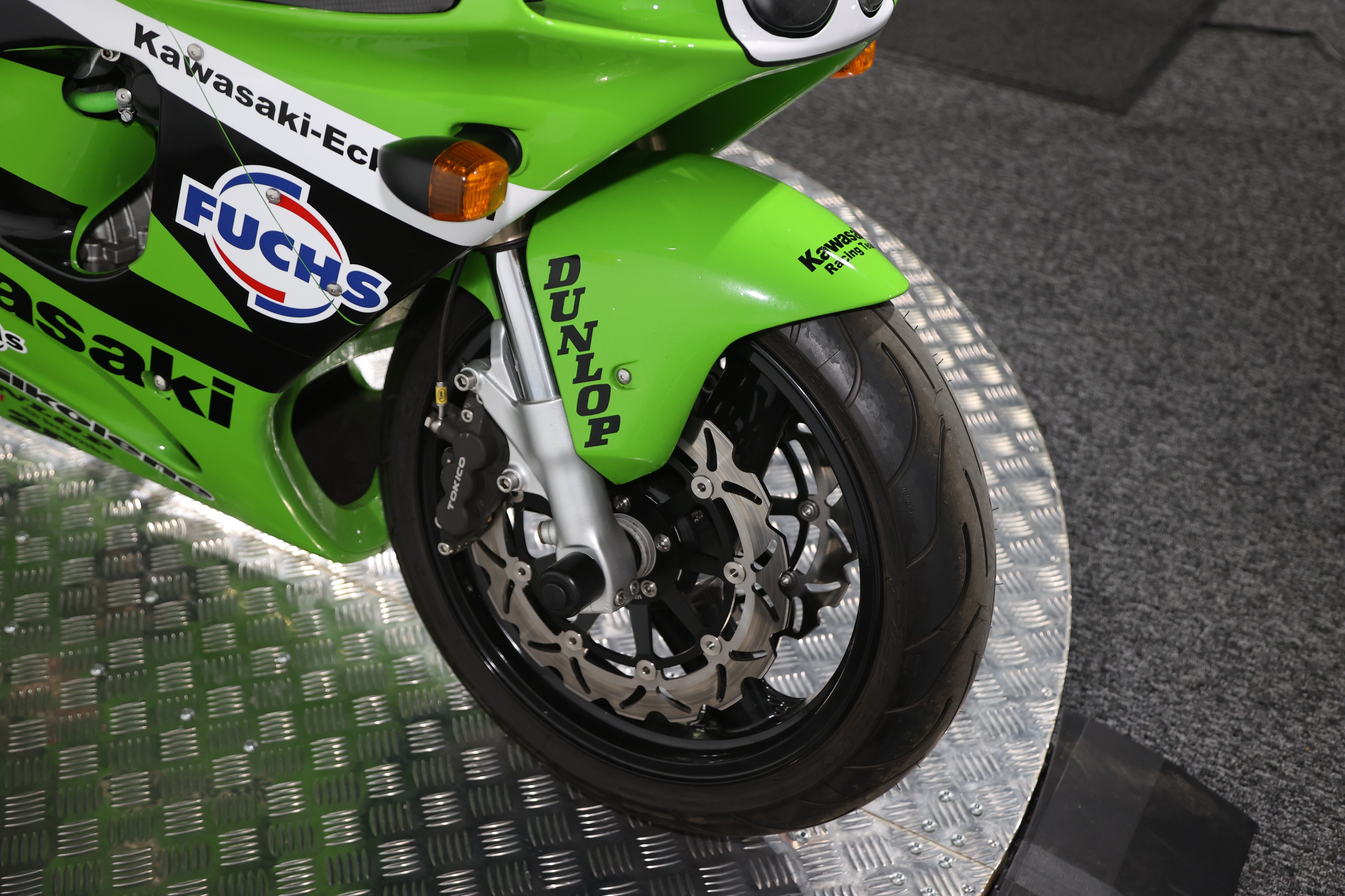 Lot 54 - 1998 Kawasaki ZX-7R Ninja