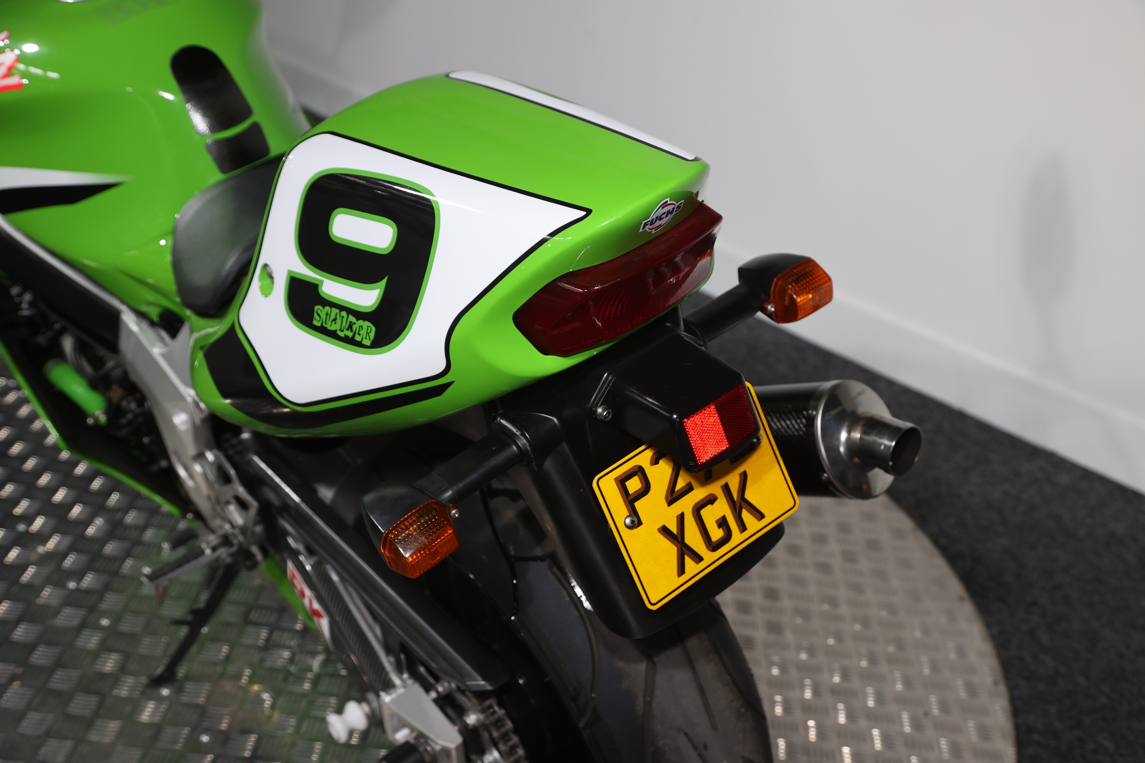 Lot 54 - 1998 Kawasaki ZX-7R Ninja