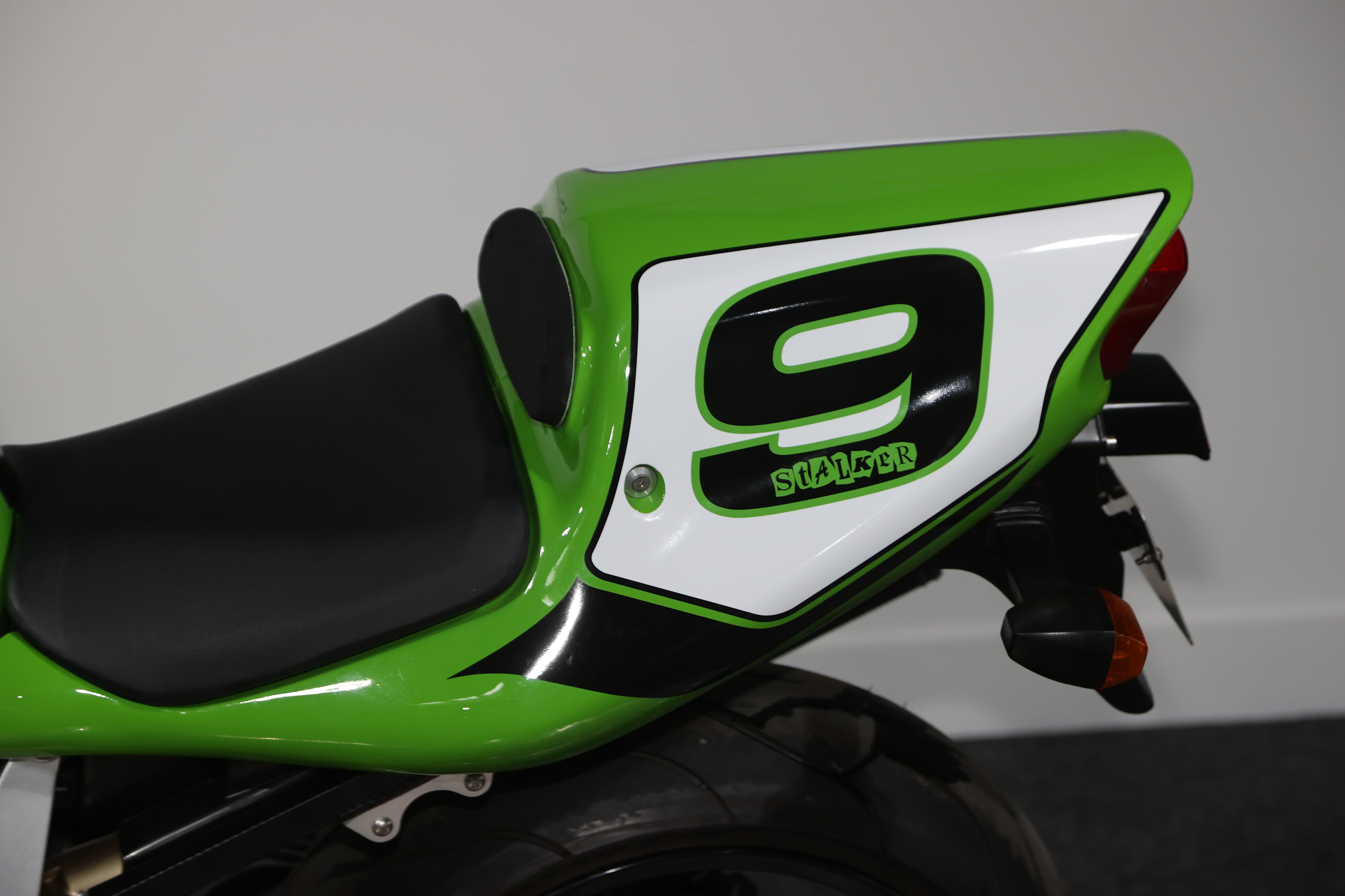 Lot 54 - 1998 Kawasaki ZX-7R Ninja