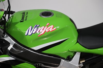 Lot 54 - 1998 Kawasaki ZX-7R Ninja