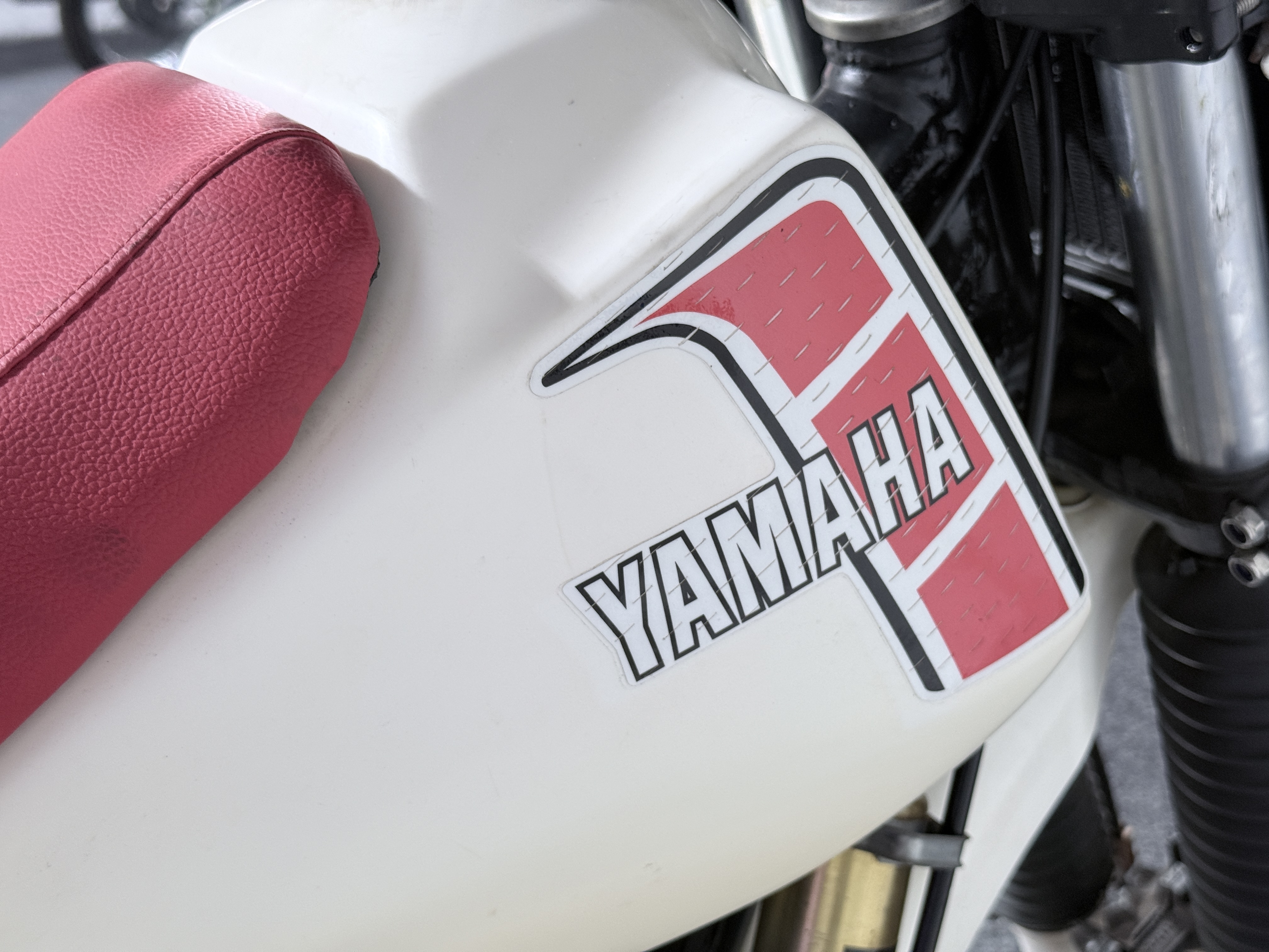 Yamaha Motorsports バッグ ホワイト Lot 16 - 1982 Yamaha YZ250J