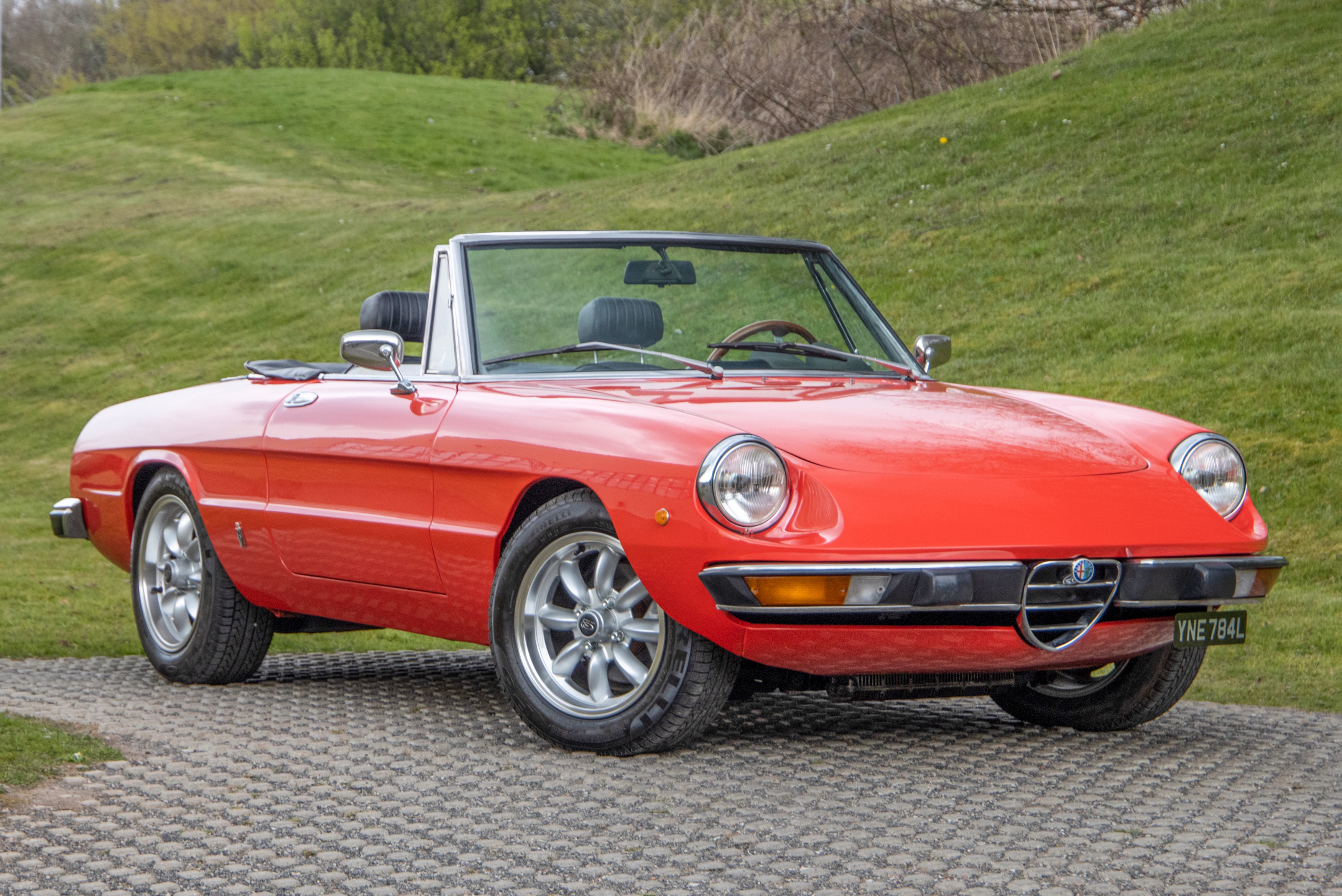 Lot 43 - 1973 Alfa Romeo 2000 Spider Veloce