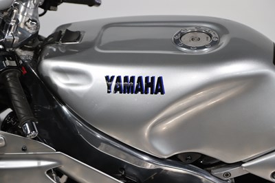 Lot 58 - 1987 Yamaha FZR400R SP