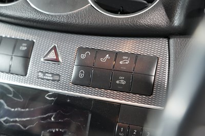 Lot 2004 Mercedes-Benz CLK 320 Avantgarde