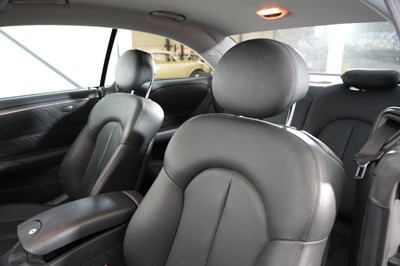 Lot 2004 Mercedes-Benz CLK 320 Avantgarde