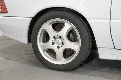 Lot 1995 Mercedes Benz R129 SL320