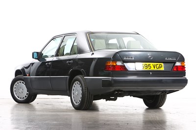 Lot 1990 Mercedes-Benz 300 E 4Matic
