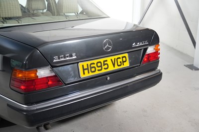 Lot 1990 Mercedes-Benz 300 E 4Matic