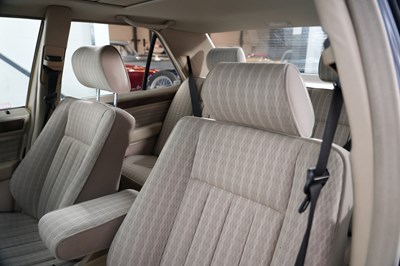 Lot 1990 Mercedes-Benz 300 E 4Matic