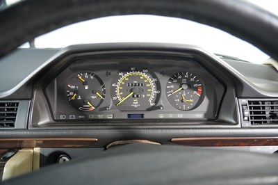 Lot 1990 Mercedes-Benz 300 E 4Matic
