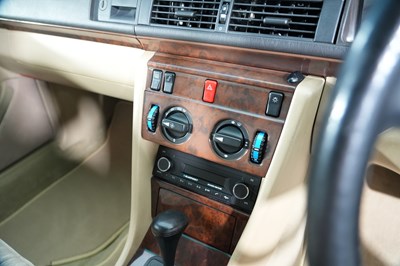 Lot 1990 Mercedes-Benz 300 E 4Matic