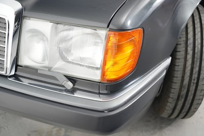 Lot 1990 Mercedes-Benz 300 E 4Matic