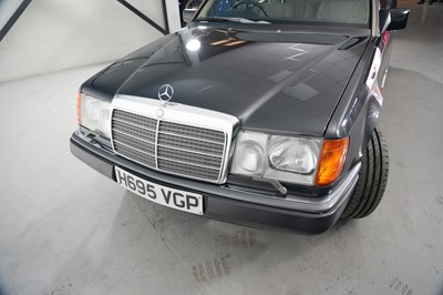 Lot 1990 Mercedes-Benz 300 E 4Matic
