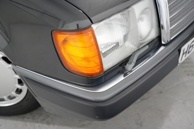 Lot 1990 Mercedes-Benz 300 E 4Matic