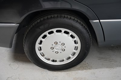 Lot 1990 Mercedes-Benz 300 E 4Matic