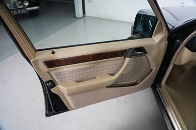 Lot 1990 Mercedes-Benz 300 E 4Matic