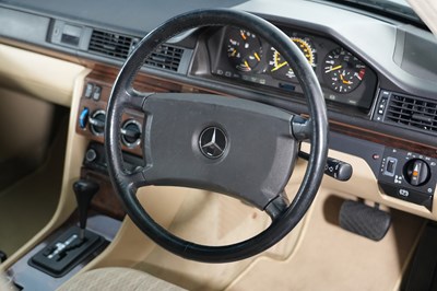 Lot 1990 Mercedes-Benz 300 E 4Matic