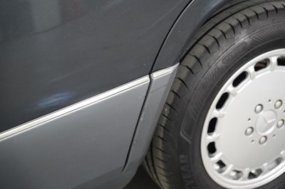 Lot 1990 Mercedes-Benz 300 E 4Matic