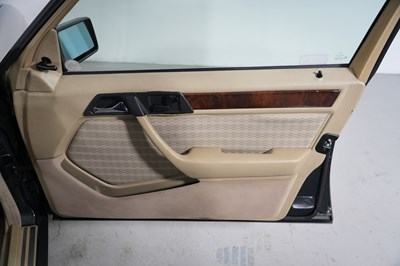 Lot 1990 Mercedes-Benz 300 E 4Matic