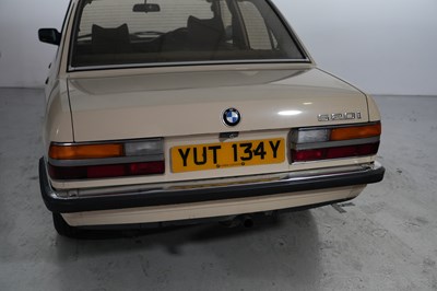 Lot 1982 BMW 520i (E28)