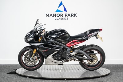 Lot 2016 Triumph Daytona 675R