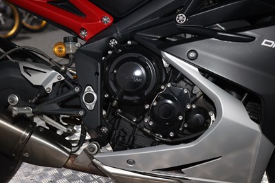 Lot 2016 Triumph Daytona 675R