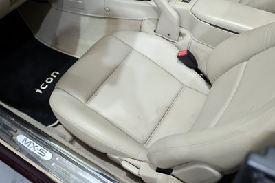 Lot 2000 Mazda MX-5 Icon