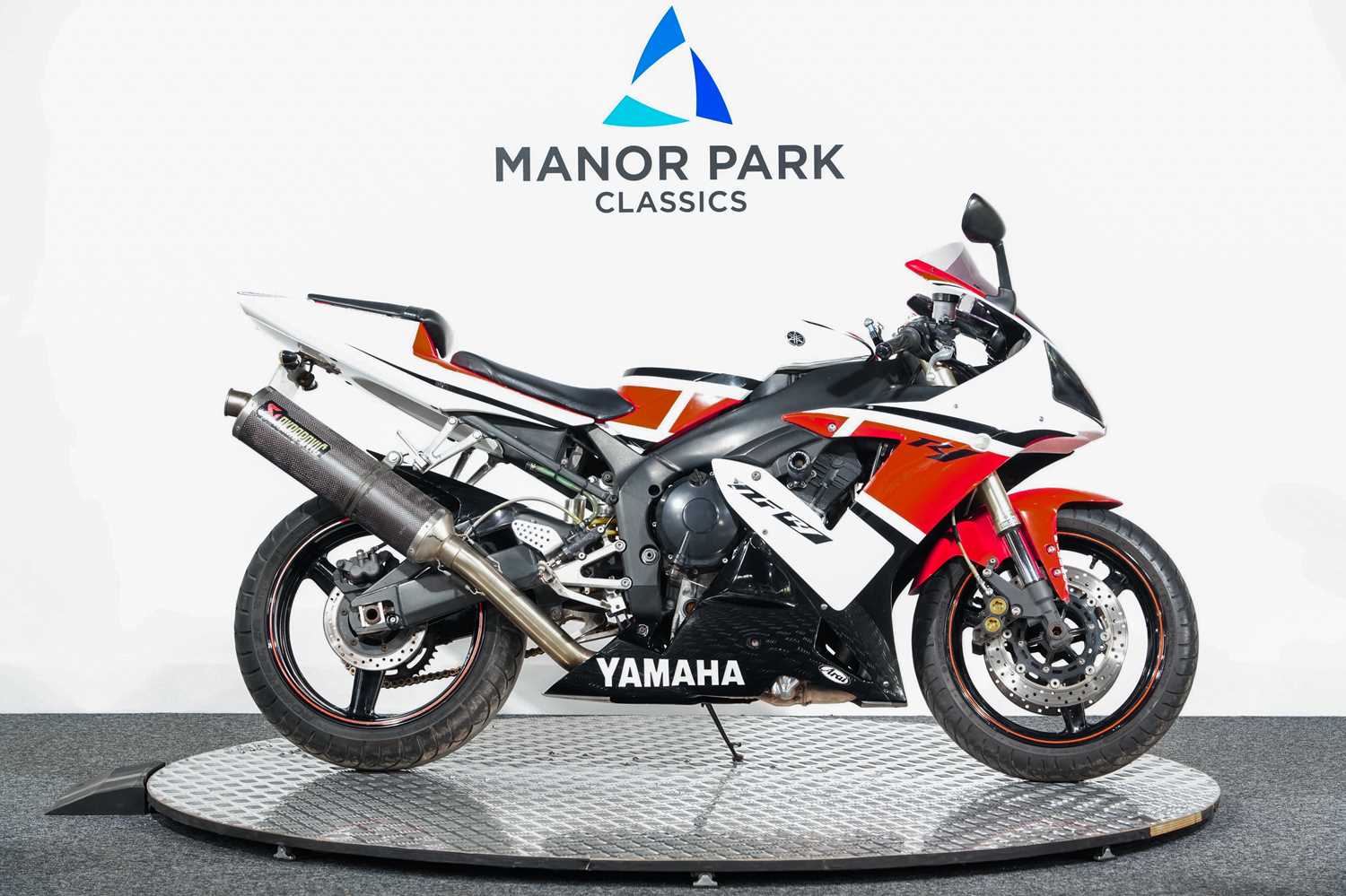 180 - 2004 Yamaha YZF-R1