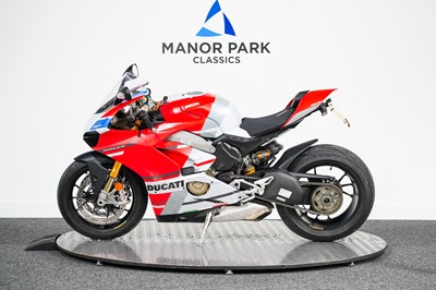 Lot 2019 Ducati Panigale V4S