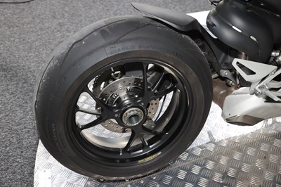 Lot 2019 Ducati Panigale V4S