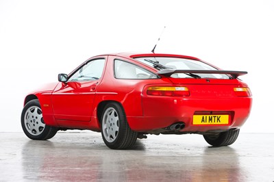 Lot 1990 Porsche 928 GT