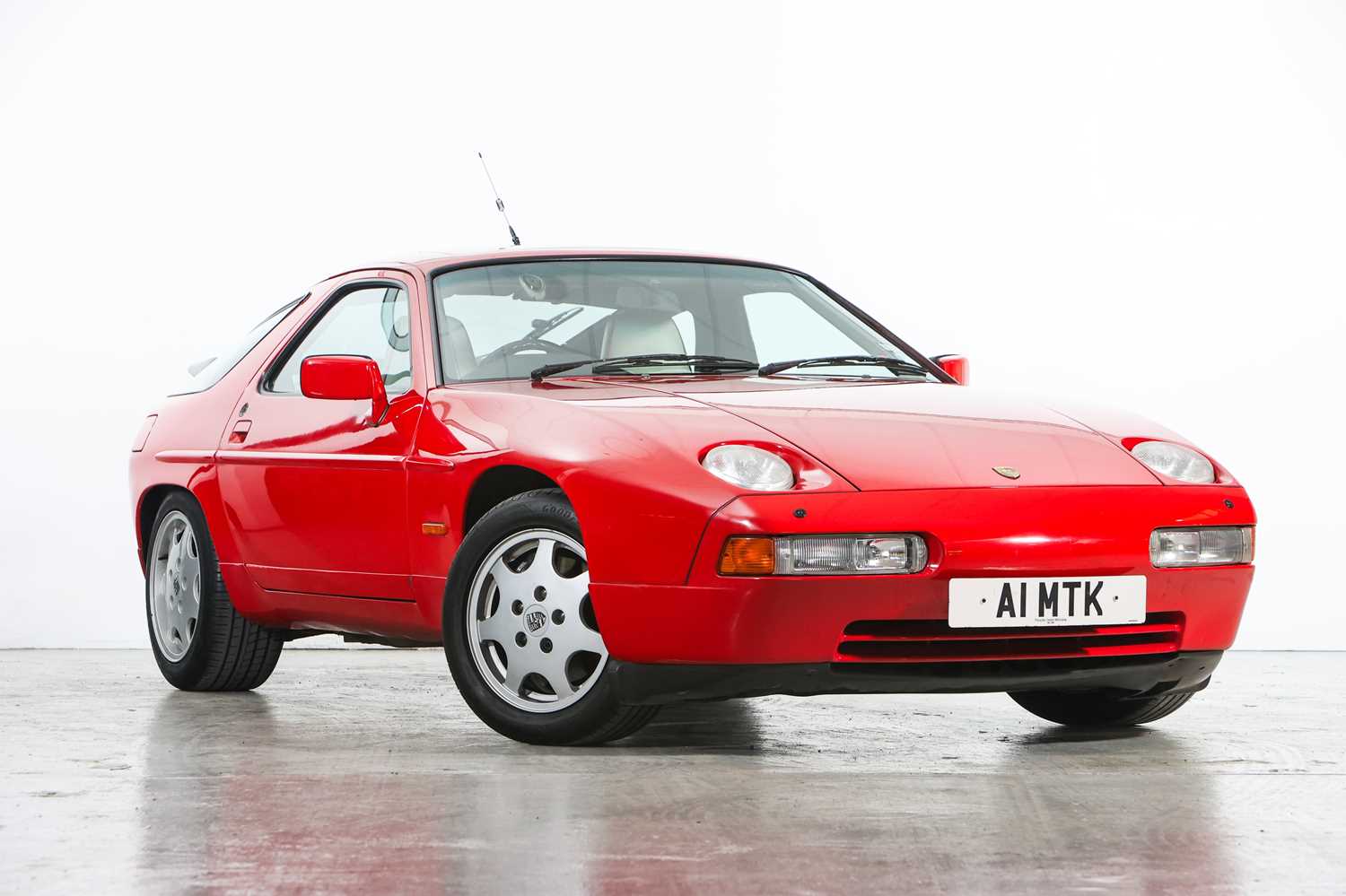 331 - 1990 Porsche 928 GT