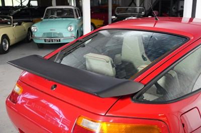 Lot 1990 Porsche 928 GT