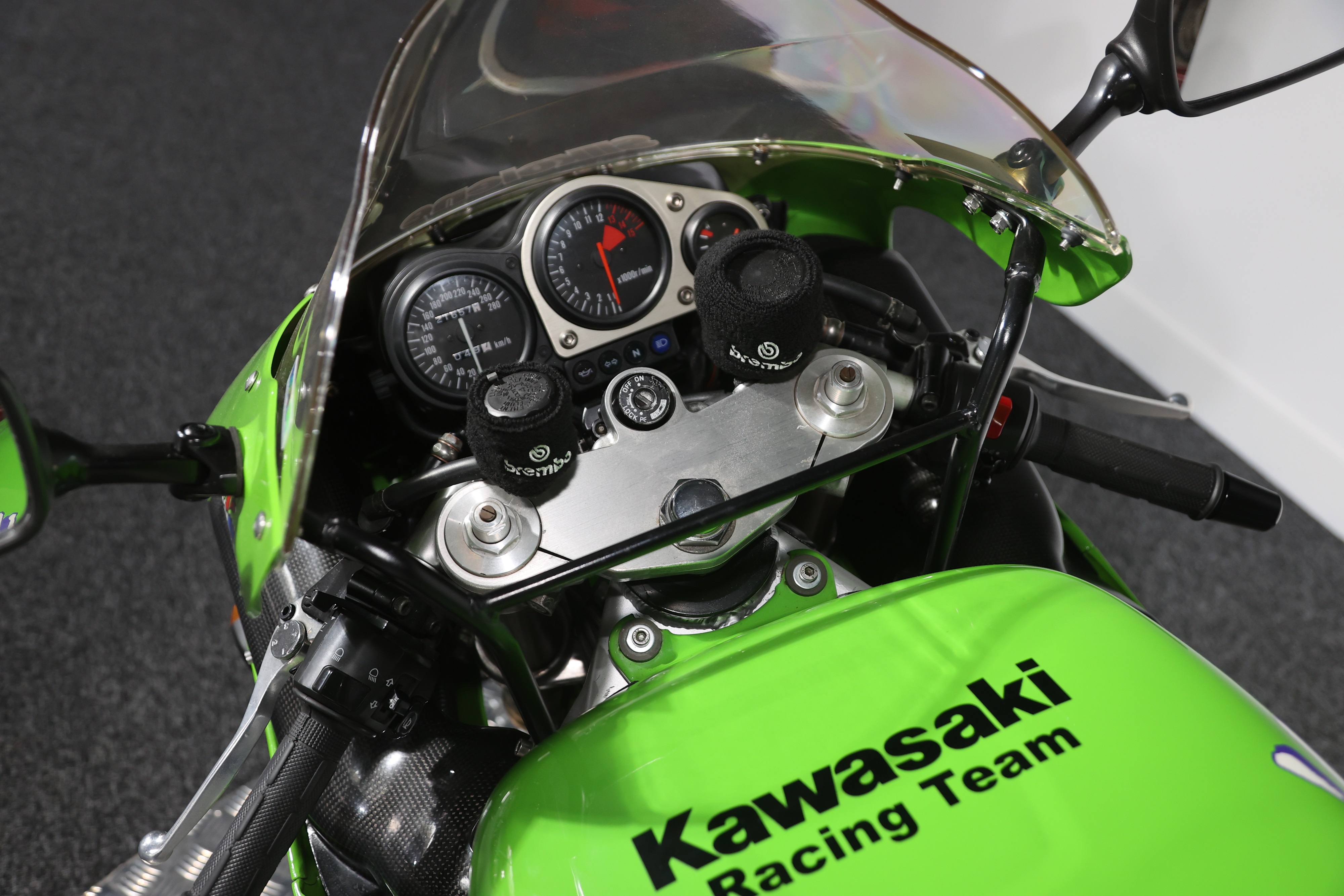 Lot 74 - 1998 Kawasaki ZX-7R Ninja