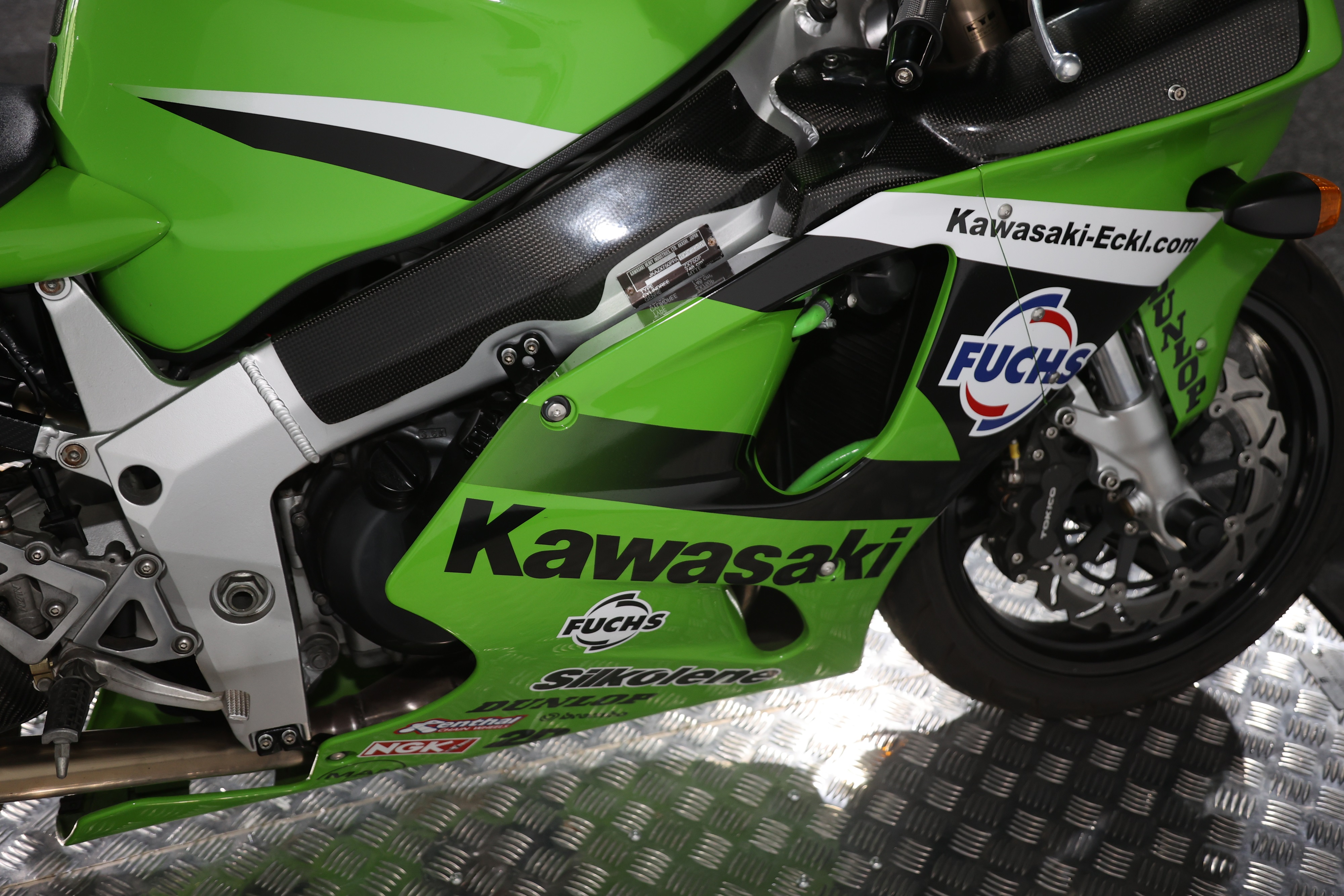 Lot 74 - 1998 Kawasaki ZX-7R Ninja