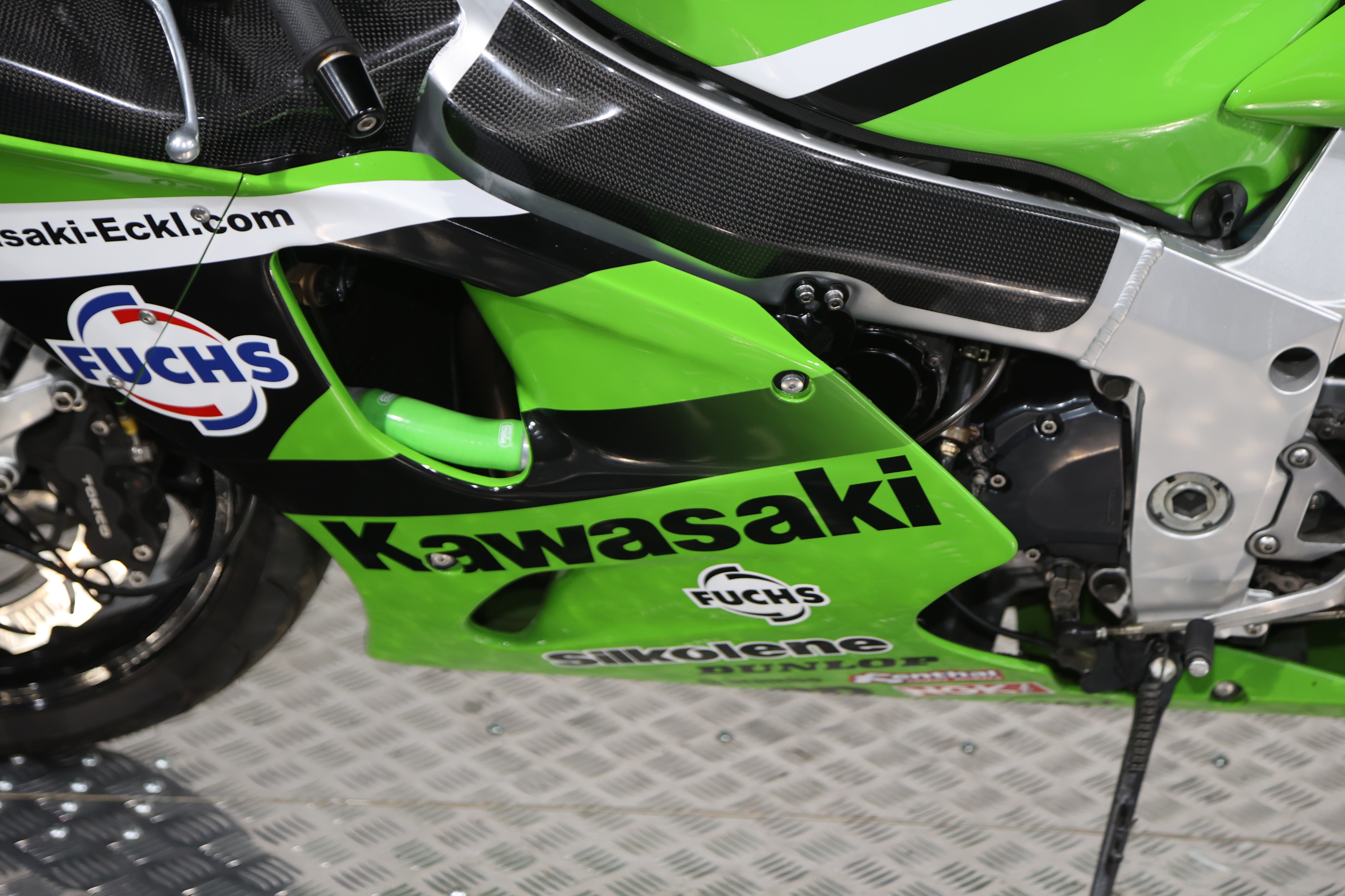 Lot 74 - 1998 Kawasaki ZX-7R Ninja