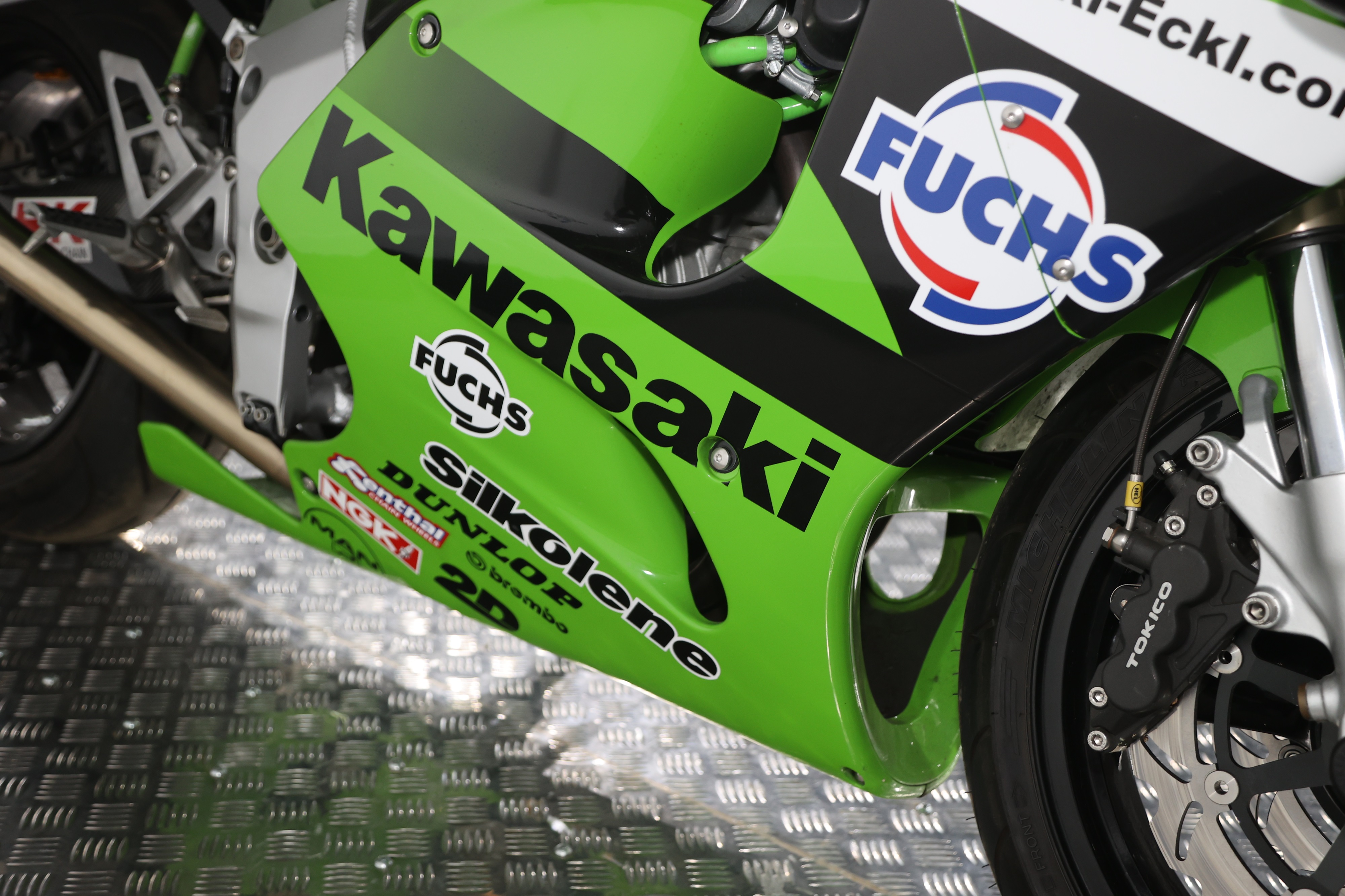 Lot 74 - 1998 Kawasaki ZX-7R Ninja