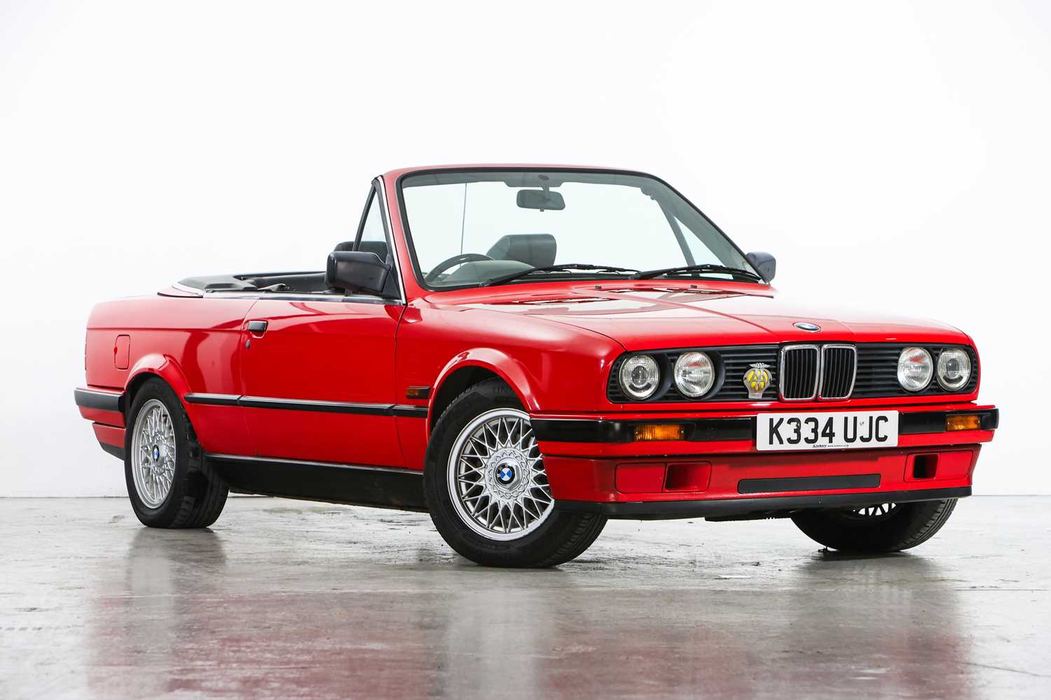 Lot 316 - 1993 BMW 318i (E30) Lux Convertible