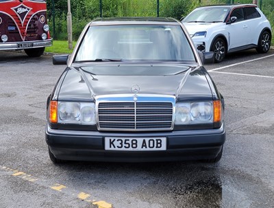 Lot 3 - 1993 Mercedes-Benz E 220