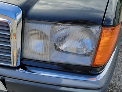 Lot 3 - 1993 Mercedes-Benz E 220