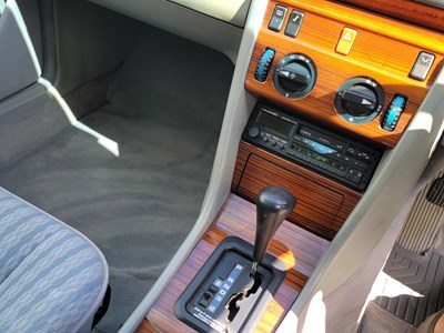 Lot 3 - 1993 Mercedes-Benz E 220