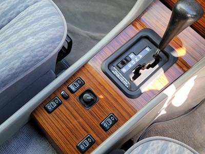 Lot 3 - 1993 Mercedes-Benz E 220