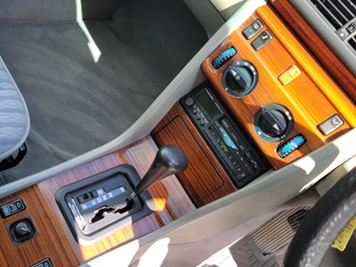 Lot 3 - 1993 Mercedes-Benz E 220