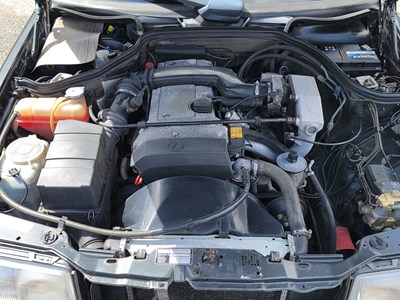 Lot 3 - 1993 Mercedes-Benz E 220