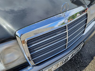 Lot 3 - 1993 Mercedes-Benz E 220