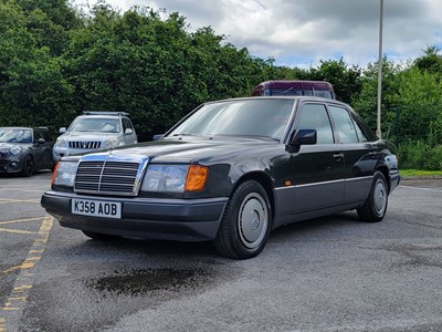 Lot 3 - 1993 Mercedes-Benz E 220