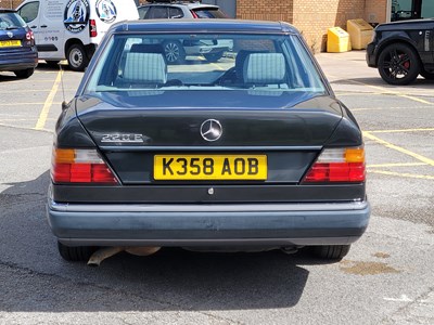Lot 3 - 1993 Mercedes-Benz E 220