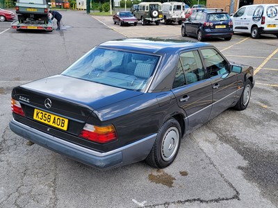 Lot 3 - 1993 Mercedes-Benz E 220
