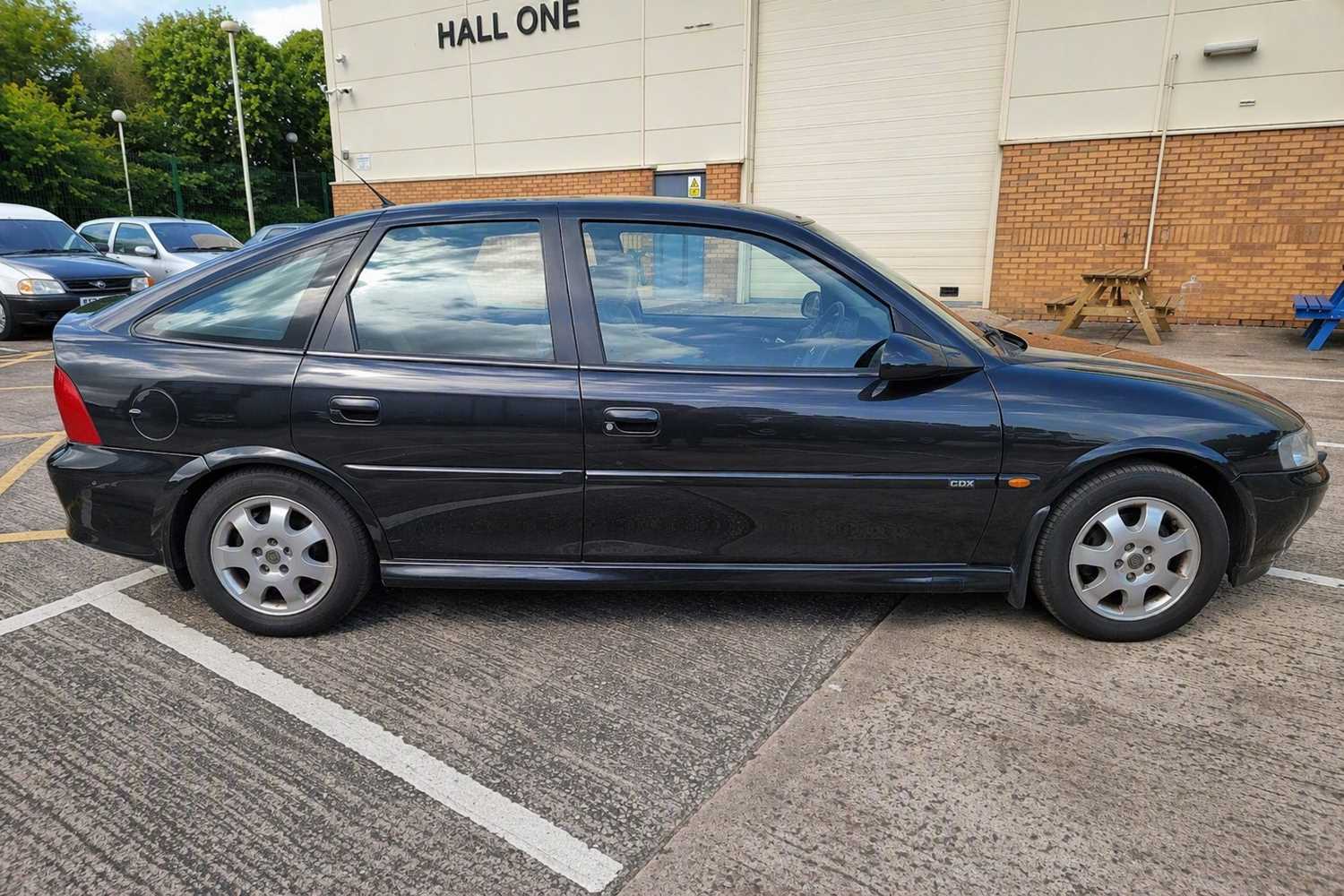 Lot 4 - 2001 Vauxhall Vectra 2.2i 16v CDX