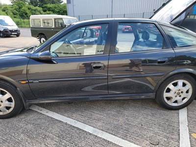 Lot 4 - 2001 Vauxhall Vectra 2.2i 16v CDX